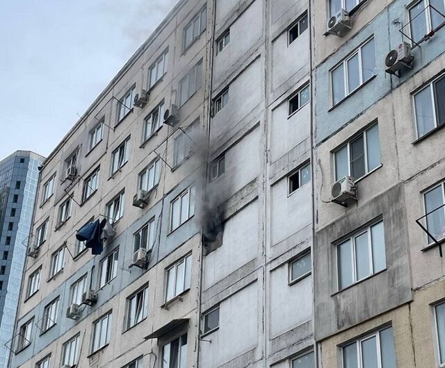 Всё в дыму: во Владивостоке горела гостинка на Надибаидзе - PRIMPRESS, 26.02.2026