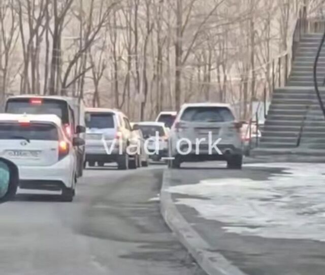 Очередной любитель быстрых объездов на Subaru попал на камеры - PRIMPRESS, 12.03.2026