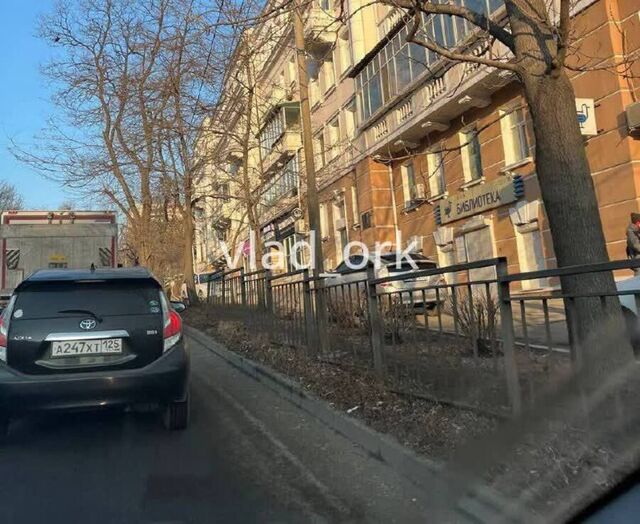 Очередной «торопыга» на «Приусе» пошел на крайние меры во владивостокской пробке - PRIMPRESS, 14.03.2026