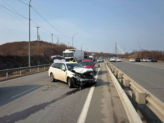 «Авто в хлам»: что творится в эти минуты во Владивостоке после Русского моста - PRIMPRESS, 24.03.2026