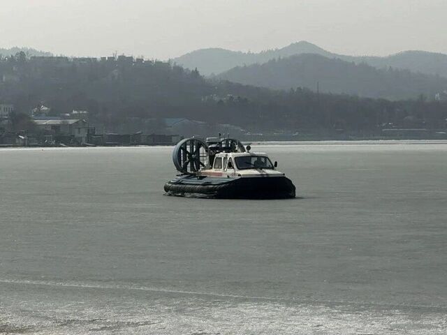 Рыбаки чудом спаслись с тонкого льда во Владивостоке - PRIMPRESS, 24.03.2026