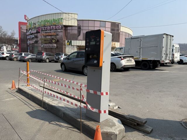 Во Владивостоке владелец крупного ТЦ «наказал» автомобилистов платной парковкой - PRIMPRESS, 28.03.2026