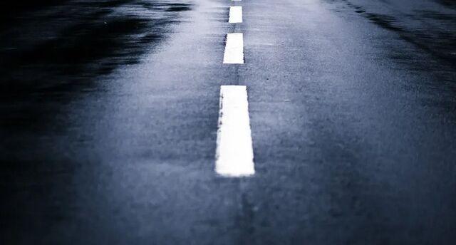 Цена жизни — 100 рублей: во Владивостоке женщина лежала на дороге и просила деньги - PRIMPRESS, 31.03.2026