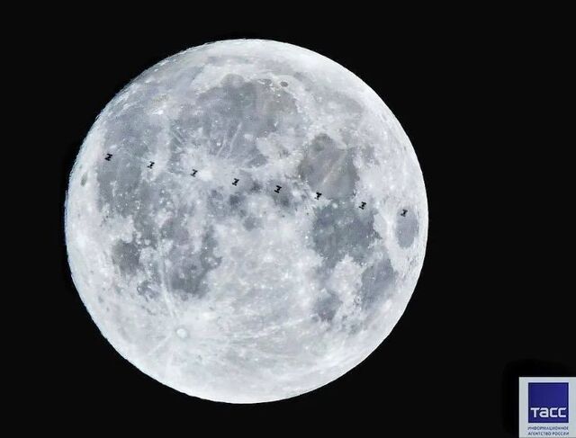 Приморский фотограф поймал МКС на фоне Луны - PRIMPRESS, 12.04.2026