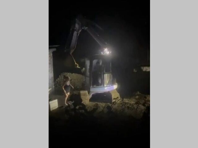 Приморская полиция расследует дело о нападении с палкой на экскаватор - PRIMPRESS, 13.04.2026