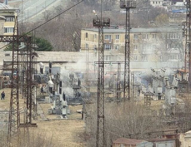 Энергетики с утра борются с авариями на электросетях во Владивостоке и Фокино - PRIMPRESS, 15.04.2026
