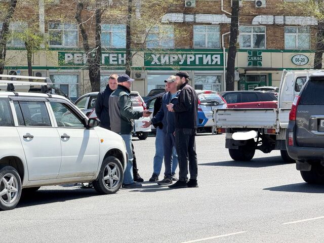 «Разборки у кольца»: очередное ДТП парализовало движение у Инструментального завода во Владивостоке - PRIMPRESS, 05.05.2026