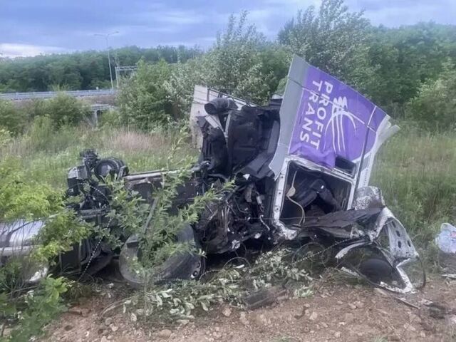 Грузовик в клочья: водитель фуры погиб после жесткого ДТП на трассе Владивосток — Находка - PRIMPRESS, 06.06.2026