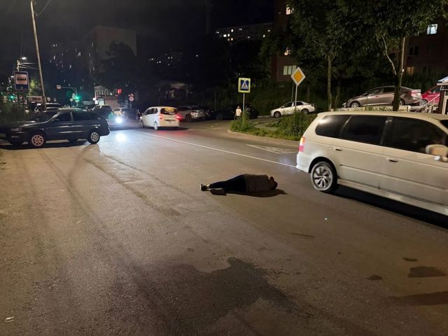 Бросается под капот и требует деньги: во Владивостоке орудует «живая ловушка» для водителей - PRIMPRESS, 21.07.2026