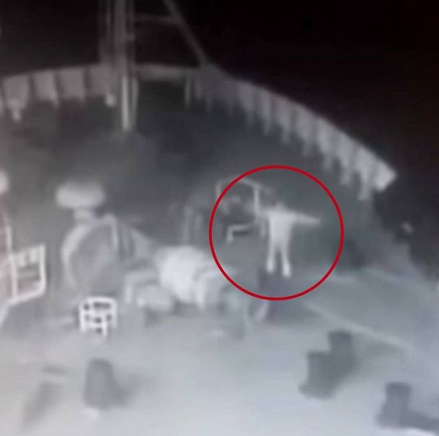 Отчаянный абордаж: пьяный рыбак забрался на судно по якорной цепи во Владивостоке - PRIMPRESS, 28.07.2026