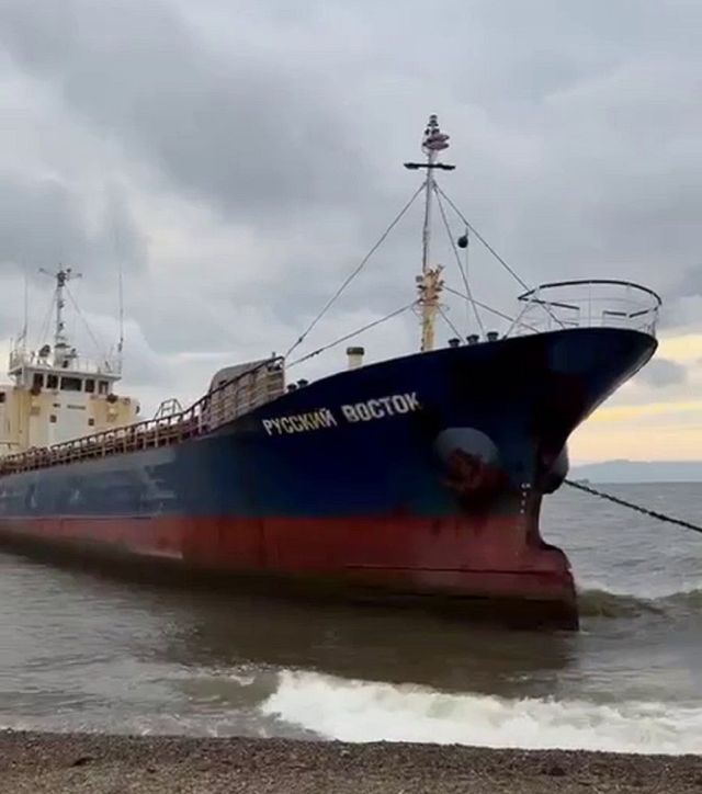 Cухогруз «Русский Восток» выбросило на берег во Владивостоке - PRIMPRESS, 08.09.2026