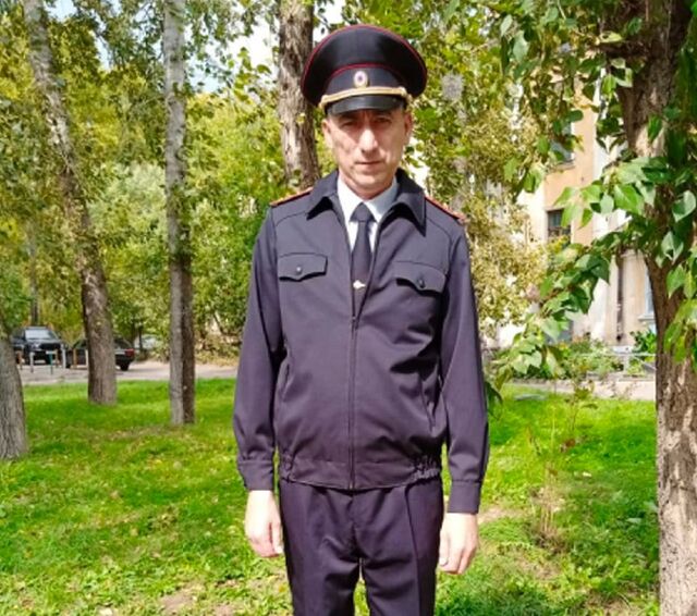 Лучшим участковым Комсомольска стал капитан полиции, который в мае подрался с шумной компанией в общежитии на Аллее Труда - Komsagram • Комсомольск-на-Амуре, 03.10.2023