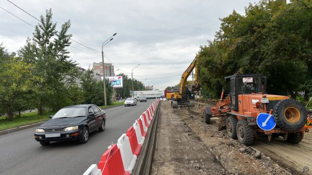 В Барнауле ремонтируют Павловский тракт в районе пересечения с улицей Попова. Работы, как сообщили в администрации города, идут по графику. - Алтапресс, 14.08.2025