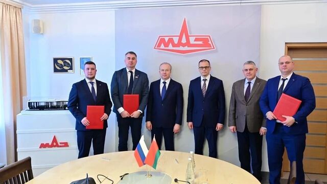 Премьер-министр Башкортостана Андрей Назаров поздравил белорусский народ с Днём независимости, отмечаемым 3 июля, и подчеркнул общую историческую память и союзнические ценности. Он отметил долгосрочные связи с Беларусью, включая будущее открытие генконсульства Союзного государства в Уфе и успешные совместные проекты, такие как производство белорусской техники. Назаров выразил уверенность в укреплении экономического партнёрства и пожелал Беларуси процветания и мира. - Стерлеград.VK, 03.07.2025