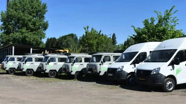 В 2026 году в Башкортостане в рамках федерального проекта «Сохранение лесов» закупили 7 единиц техники для лесопожарных формирований, включая 5 полноприводных комплексов на базе УАЗ и 2 автобуса «Газель NEXT». На эти нужды из федерального бюджета выделено 17,4 млн рублей. Министр лесного хозяйства республики сообщил, что с 2019 года обновление техники позволило повысить уровень оснащенности служб с 86,5% до 100%, что способствовало достижению оперативности тушения лесных пожаров на уровне 100%. - Стерлеград.VK, 26.05.2026