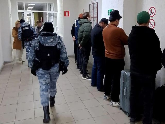 Из Челябинской области выдворили еще два десятка мигрантов - Южноуральская панорама, 13.10.2026