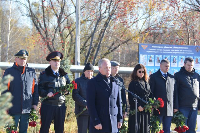 В Копейске в память о погибших заводчанах открыли Аллею Памяти - Южноуральская панорама, 23.10.2026