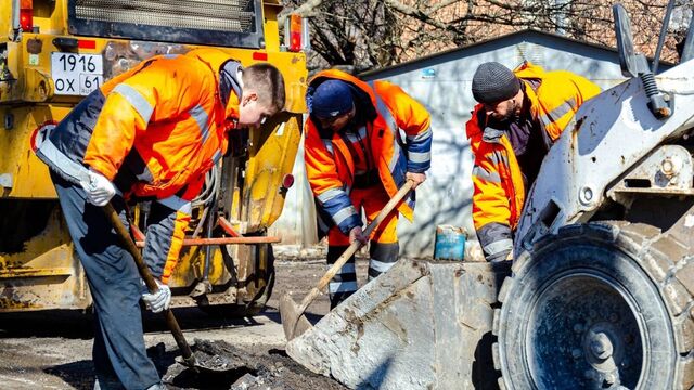 В Ростове-на-Дону продолжается ямочный ремонт городских дорог - RostovGazeta, 13.03.2025