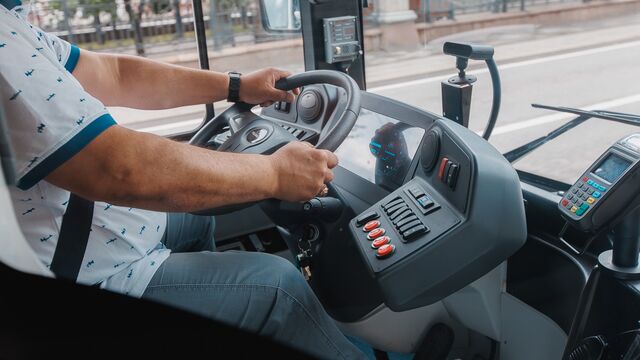 После смертельного ДТП мигрантам могут запретить водить автобусы - 66.ru — Городской портал Екатеринбурга, 11.06.2026