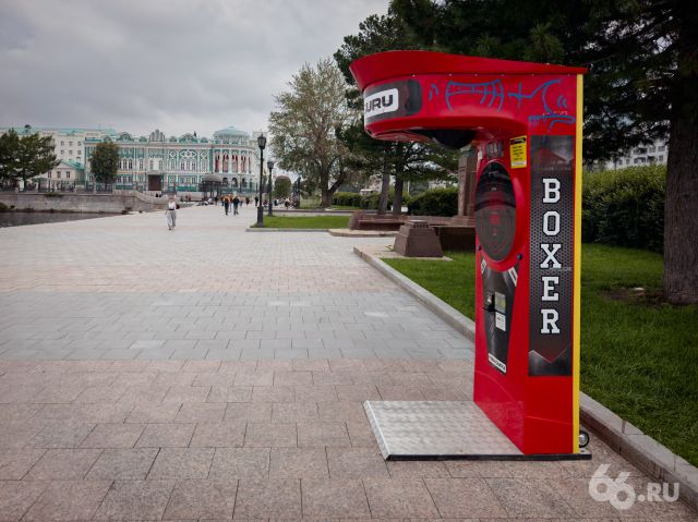На улицы Екатеринбурга вернулись незаконные груши для бокса. Фото - 66.ru — Городской портал Екатеринбурга, 18.07.2026