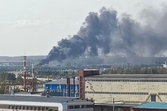 На юге Екатеринбурга загорелся склад DNS. Фото, видео - 66.ru — Городской портал Екатеринбурга, 08.09.2026
