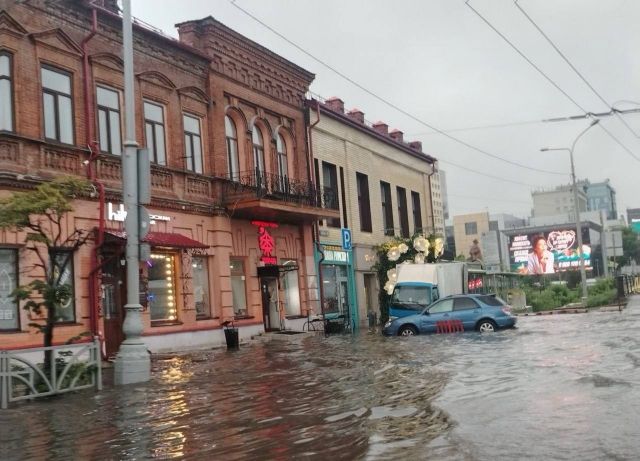 В самом центре Екатеринбурга улица рискует обвалиться из-за постоянных потопов - 66.ru — Городской портал Екатеринбурга, 15.09.2026