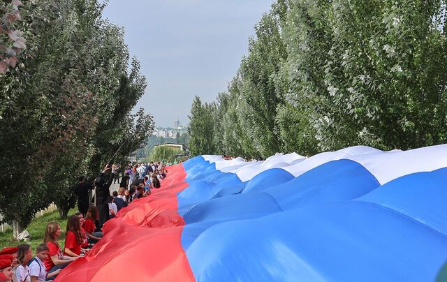 Мэр Воронежа Сергей Петрин принял участие в празднике ко Дню Государственного флага России - Леди.Врн, 22.08.2025