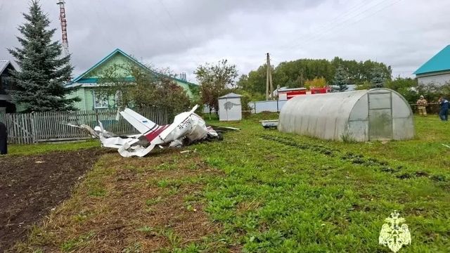 Легкомоторный самолет рухнул в огород у частного дома в Татарстане - ТОЛК, 12.09.2026