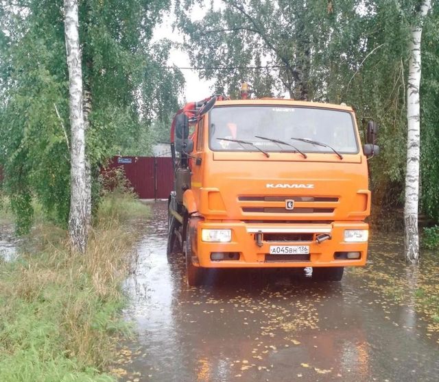 В Воронеже коммунальщики устраняют последствия дождя В Воронеже коммунальщики устраняют последствия дождя - МОЁ! Online. Все новости Воронежа, 24.09.2026