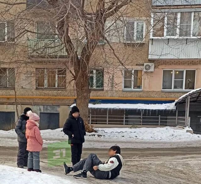 В Челябинске школьник сломал ногу, поскользнувшись на ледяном тротуаре - Информационное агентство «Урал-пресс-информ», 05.02.2025