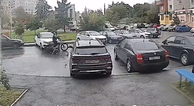 В Челябинске мотоциклист сбил ребёнка, катающегося во дворе, и скрылся - Информационное агентство «Урал-пресс-информ», 31.08.2025