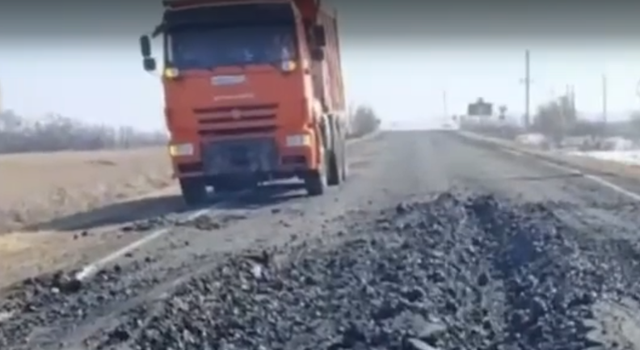 Большегрузы продолжают разрушать дороги в Челябинской области, игнорируя запреты - Информационное агентство «Урал-пресс-информ», 29.04.2026