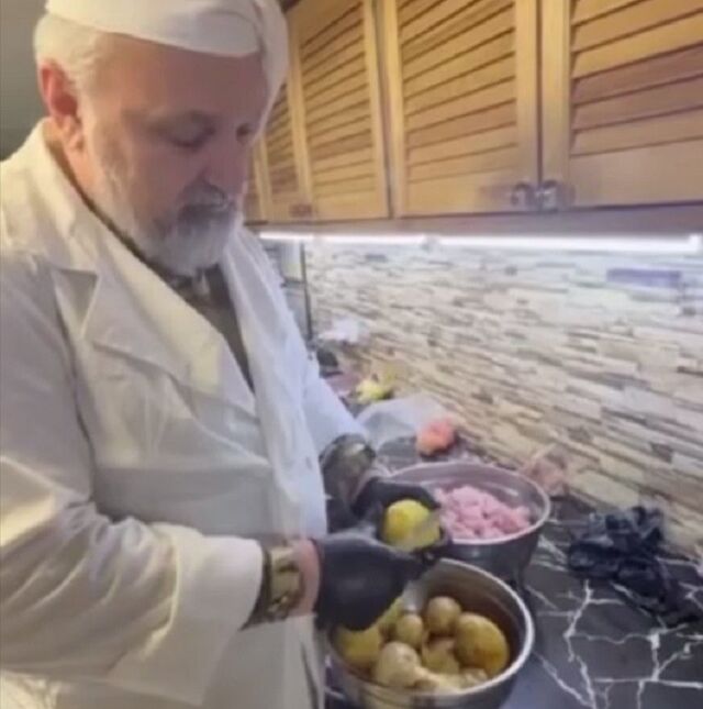 Нижегородский депутат Василий Суханов приготовил суп для бойцов на СВО - Лента новостей НТА-Приволжье, 23.02.2026