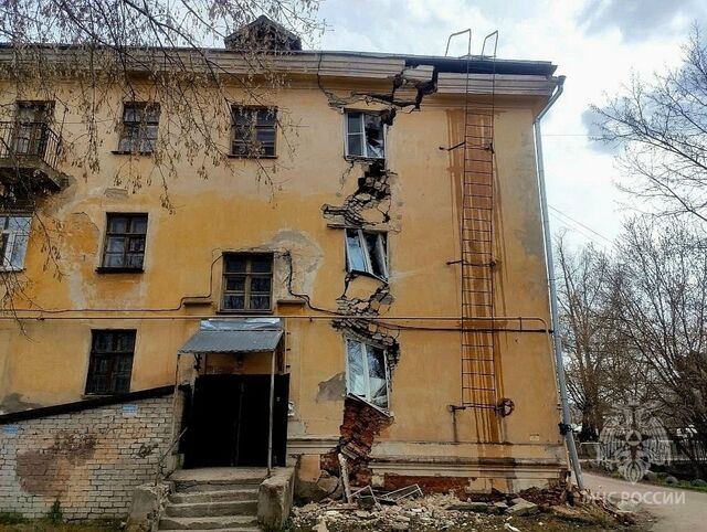 Трещина образовалась на трёхэтажном доме в Балахне - Лента новостей НТА-Приволжье, 17.04.2026