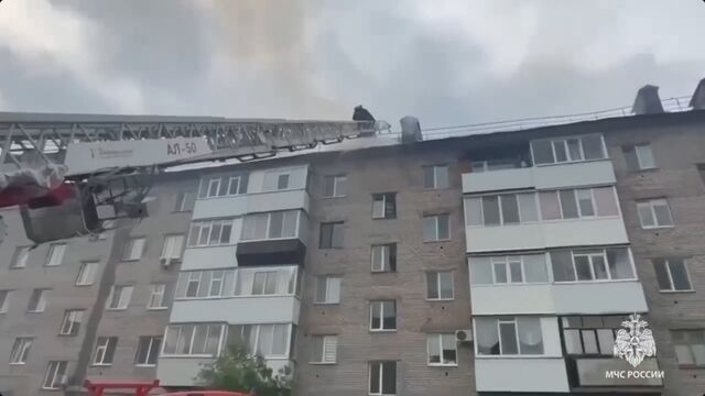Кровля пятиэтажки на 2 тыс. кв. м. полыхает в Нижнекамске - Лента новостей НТА-Приволжье, 05.06.2026