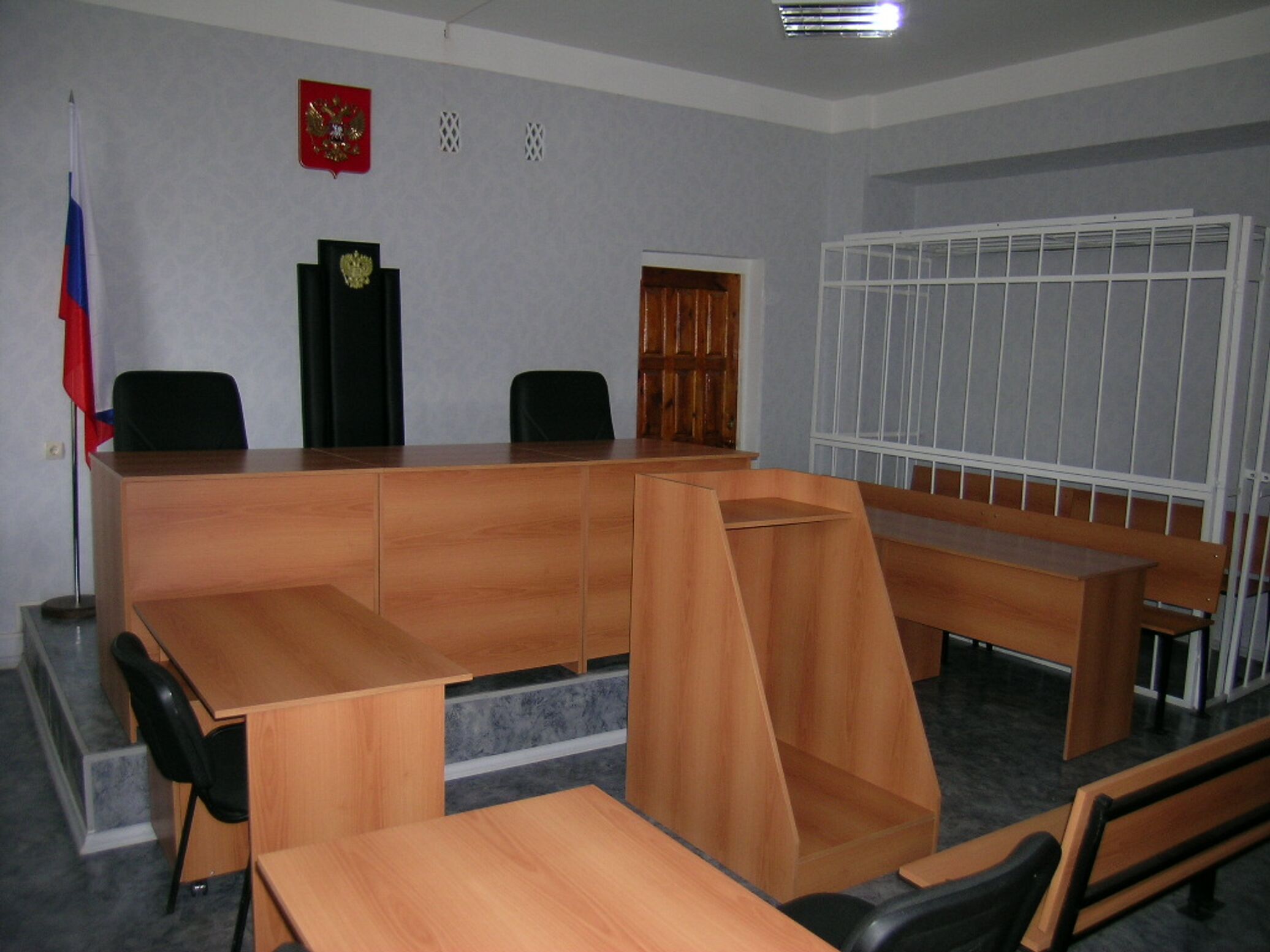 Суд внутри