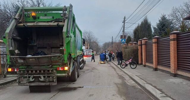 В Ростове мусоровоз насмерть сбил женщину с детской коляской - Новости Ростова-на-Дону - последние новости Ростова-на-Дону сегодня на 1rnd.ru, 09.01.2025