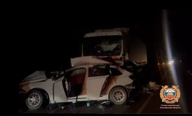 Женщина и ребенок погибли в страшной аварии с грузовиком в Ростовской области Женщина и ребенок погибли в страшной аварии с грузовиком в Ростовской области - Новости Ростова-на-Дону - последние новости Ростова-на-Дону сегодня на 1rnd.ru, 03.11.2025