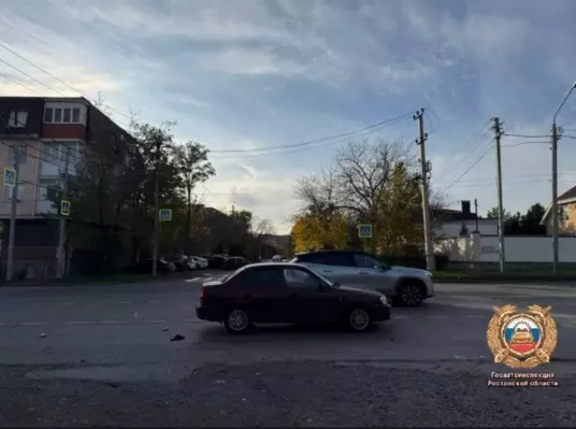 В Ростове на пешеходном переходе пенсионер угодил под колеса иномарки В Ростове на пешеходном переходе пенсионер угодил под колеса иномарки - Новости Ростова-на-Дону - последние новости Ростова-на-Дону сегодня на 1rnd.ru, 04.11.2025