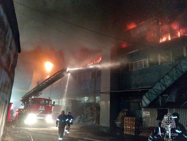 Крупный пожар на Привокзальной улице: задействован пожарный поезд и катер - Новости Ростова-на-Дону - последние новости Ростова-на-Дону сегодня на 1rnd.ru, 05.11.2025