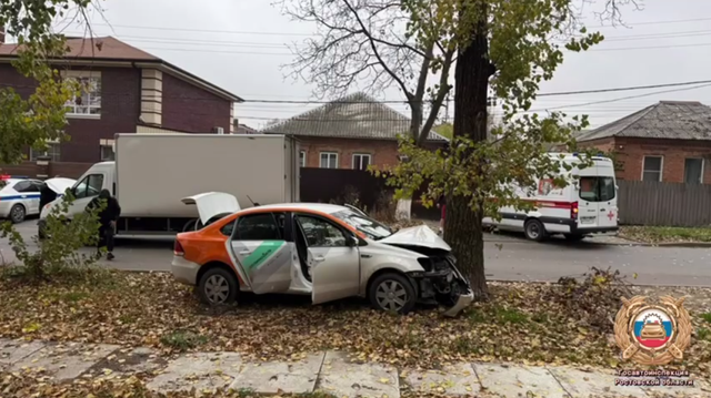 Volkswagen Polo выбросило на дерево после ДТП в центре Ростова Volkswagen Polo выбросило на дерево после ДТП в центре Ростова - Новости Ростова-на-Дону - последние новости Ростова-на-Дону сегодня на 1rnd.ru, 07.11.2025