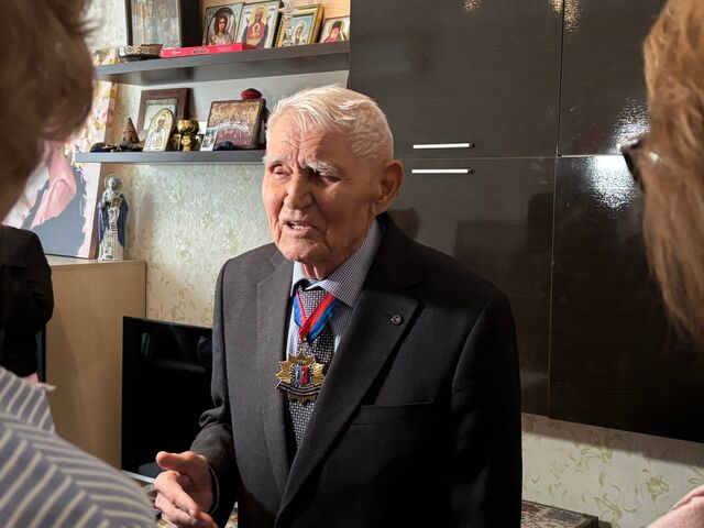 В Ростове-на-Дону поздравили 100-летнего ветерана Великой Отечественной войны В Ростове-на-Дону поздравили 100-летнего ветерана Великой Отечественной войны - Новости Ростова-на-Дону - последние новости Ростова-на-Дону сегодня на 1rnd.ru, 07.11.2025