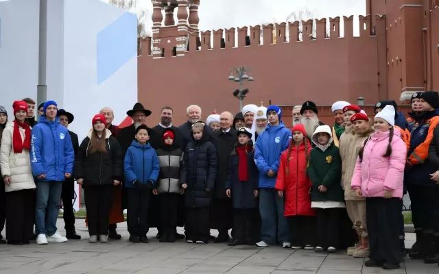 Школьница из Азова представила свой патриотический проект на встрече с Президентом России Владимиром Путиным - Новости Ростова-на-Дону - последние новости Ростова-на-Дону сегодня на 1rnd.ru, 08.11.2025