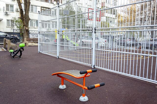 В Ленинском районе Ростова была обустроена игровая площадка с мультиспортивной ареной - Новости Ростова-на-Дону - последние новости Ростова-на-Дону сегодня на 1rnd.ru, 19.11.2025