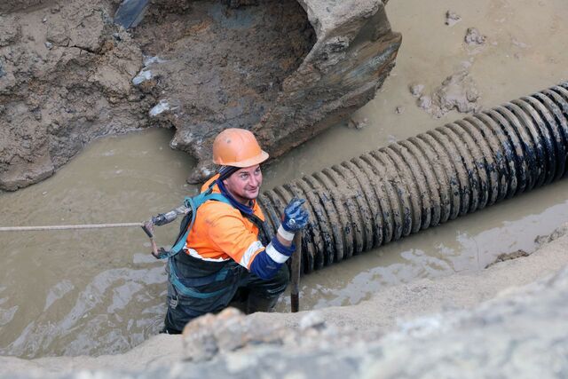 Без воды до 23:00: ростовский Водоканал устраняет порыв на улице Баумана - Новости Ростова-на-Дону - последние новости Ростова-на-Дону сегодня на 1rnd.ru, 19.11.2025