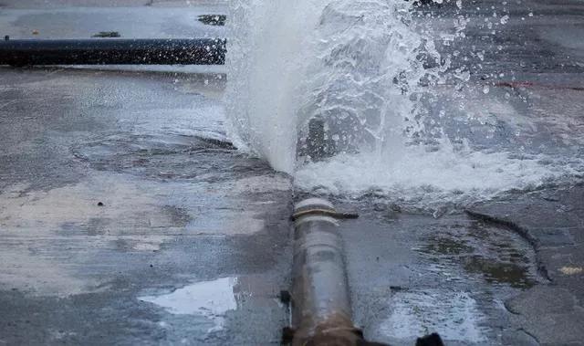 В Гуково один прорыв водовода сменилсы другим - Новости Ростова-на-Дону - последние новости Ростова-на-Дону сегодня на 1rnd.ru, 20.02.2026