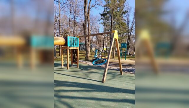 Качели в ростовском парке Октября отремонтировали после скандального видео - Новости Ростова-на-Дону - последние новости Ростова-на-Дону сегодня на 1rnd.ru, 24.02.2026