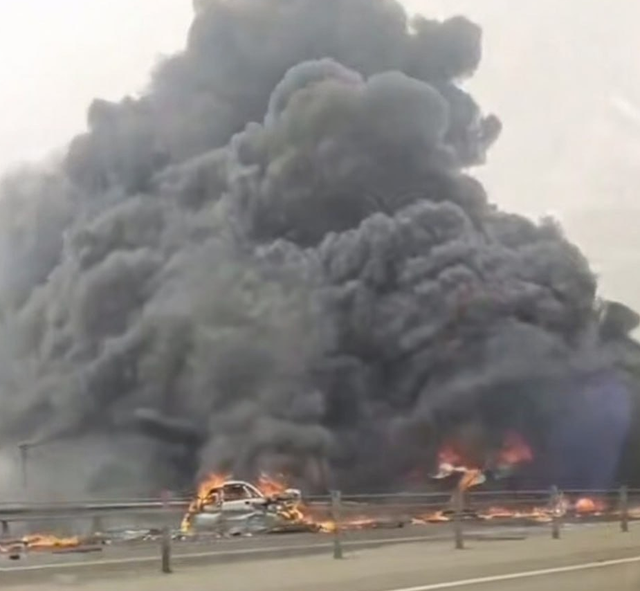 Жуткое ДТП: на трассе Ростов-Таганрог сгорел бензовоз - Новости Ростова-на-Дону - последние новости Ростова-на-Дону сегодня на 1rnd.ru, 21.03.2026