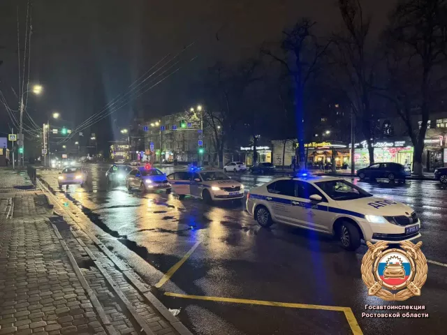 Около ЦГБ в Ростове иномарка сбила подростка: он переходил дорогу в неположенном месте - Новости Ростова-на-Дону - последние новости Ростова-на-Дону сегодня на 1rnd.ru, 22.04.2026