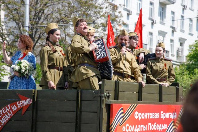 Песни военных лет прозвучали из легендарной «полуторки» и «Трамвая Победы» в Ростове - Новости Ростова-на-Дону - последние новости Ростова-на-Дону сегодня на 1rnd.ru, 09.05.2026